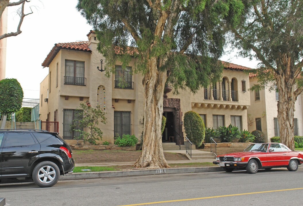 330 S Detroit St in Los Angeles, CA - Building Photo