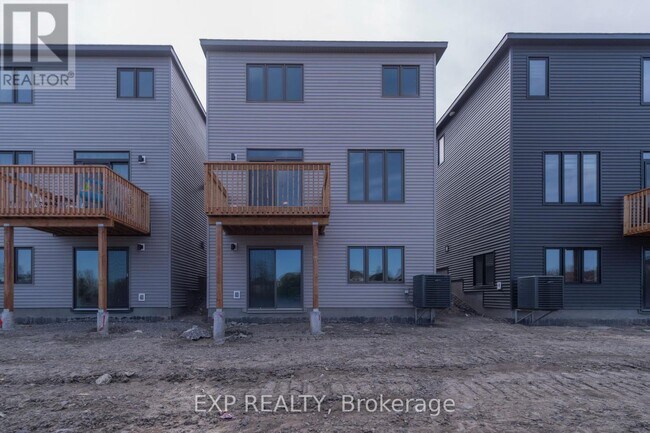 468 Brigatine Ave in Ottawa, ON - Building Photo - Building Photo