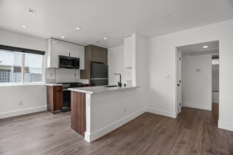 701 N Hill Pl in Los Angeles, CA - Building Photo - Building Photo