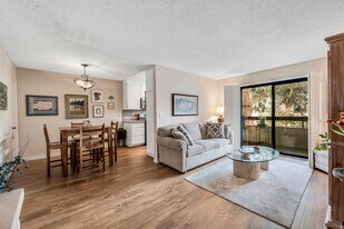 28010 Tiffany Ln, Unit 309 in Santa Clarita, CA - Building Photo