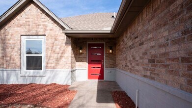 8609 NW 113th Ct in Oklahoma City, OK - Building Photo - Building Photo