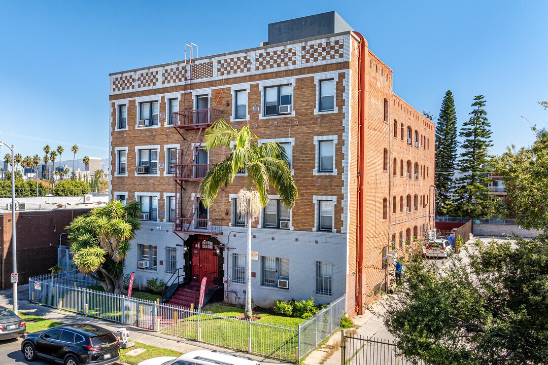 Wilton Way Apartments in Los Angeles, CA - Building Photo