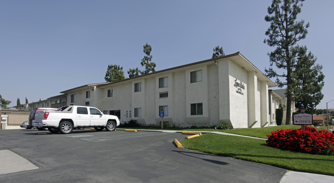 Loma Vista in San Bernardino, CA - Foto de edificio