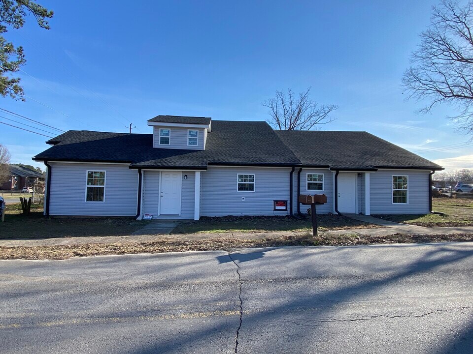 401 S 2nd Ave, Unit #B in Chatsworth, GA - Building Photo