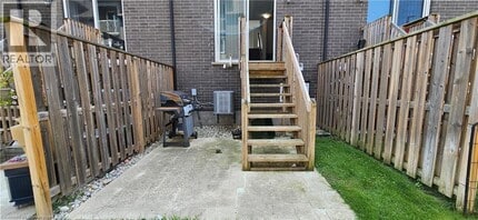 12 Poplar Dr in Cambridge, ON - Building Photo - Building Photo