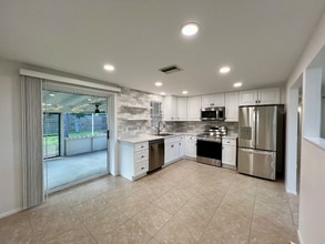 8820 Pohoy Ave in Sarasota, FL - Building Photo - Building Photo