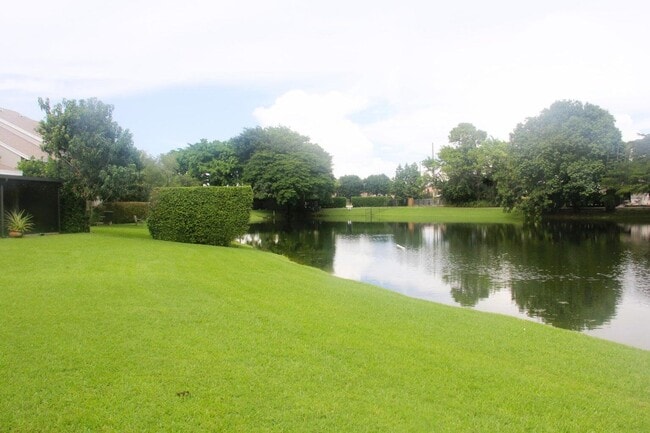 6663 Boca Pines Trail in Boca Raton, FL - Building Photo - Building Photo