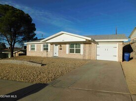 225 3 Rivers Dr in El Paso, TX - Building Photo