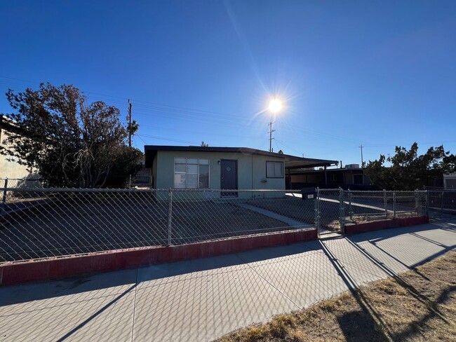 1020 Taos Dr in Barstow, CA - Building Photo - Building Photo