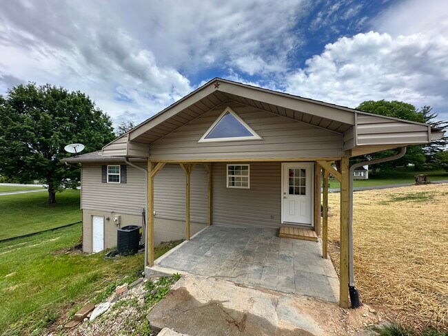 206 Russell Rd S in New Tazewell, TN - Building Photo - Building Photo