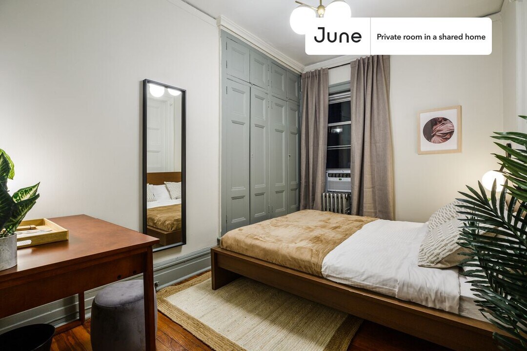 Room in Shared 4 bed/1 bath home in New York, NY - Building Photo