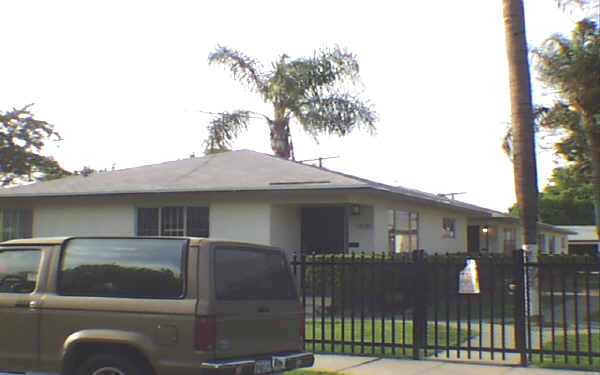 929-931 E Tucker St in Compton, CA - Building Photo