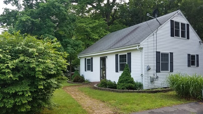 68 Blatchley Ave in Southington, CT - Building Photo - Building Photo