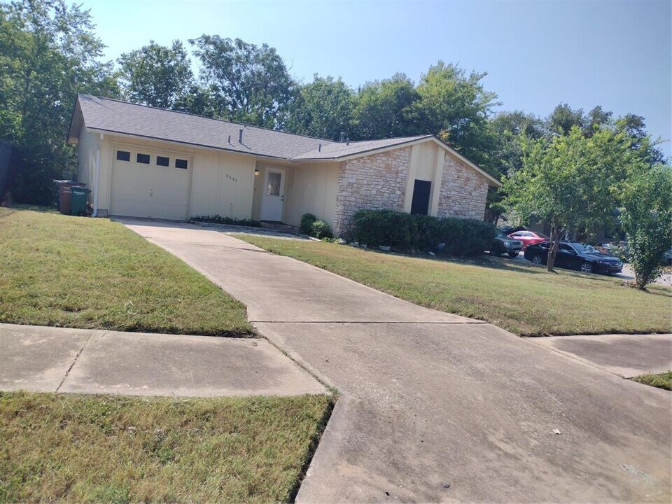 6605 Bluestone St in Austin, TX - Building Photo