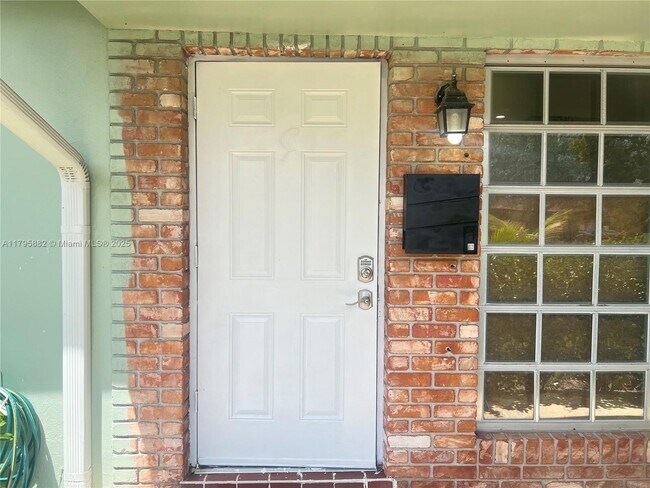 4120 Woodside Dr-Unit -N-S in Coral Springs, FL - Building Photo - Building Photo