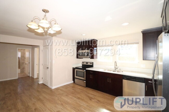 950 B St in Ramona, CA - Building Photo - Building Photo