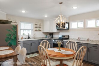 48 Valentine St in Monmouth Beach, NJ - Building Photo - Building Photo
