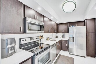 20355 NE 34th Ct in Aventura, FL - Building Photo - Building Photo