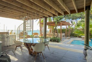 2440 N Shore Terrace in Miami Beach, FL - Building Photo