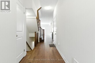 25 Beasley Grove in Hamilton, ON - Building Photo - Building Photo