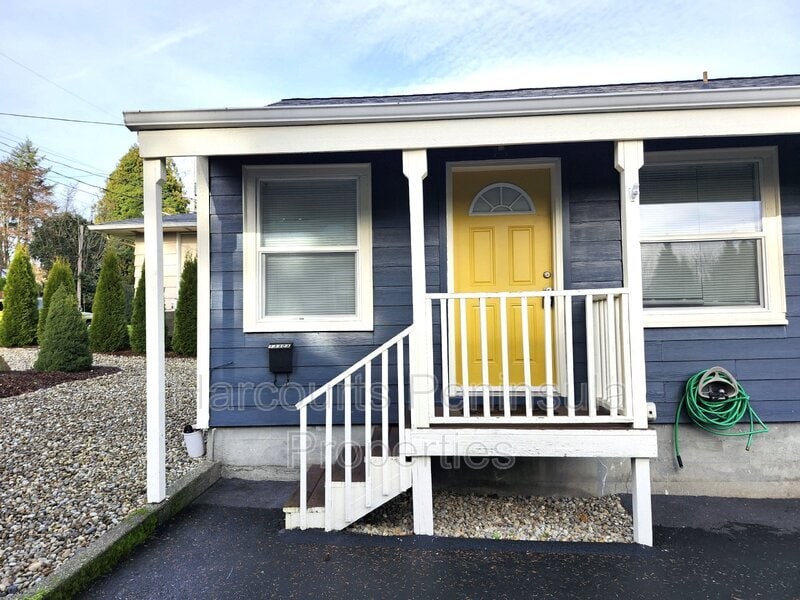 1330 N Lafayette Ave in Bremerton, WA - Building Photo