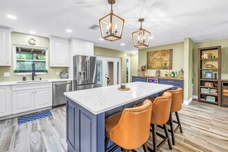 4037 Overlook Dr NE in St. Petersburg, FL - Building Photo - Building Photo