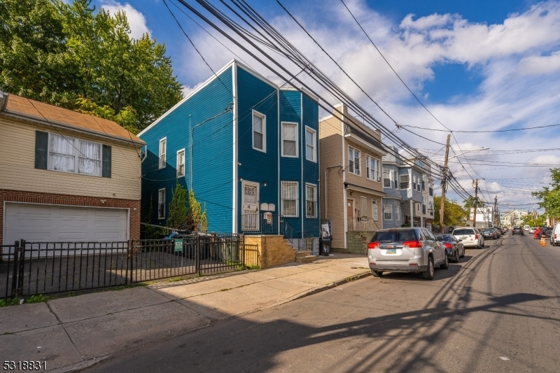 41 Brookdale Ave in Newark, NJ - Building Photo