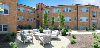 Cincinnati Premier Living* in Cincinnati, OH - Building Photo