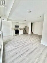 3550 Colonial Dr in Mississauga, ON - Building Photo - Building Photo