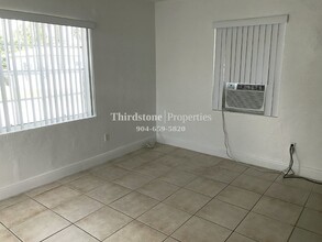 1239 NE 110th St in Miami, FL - Building Photo - Building Photo