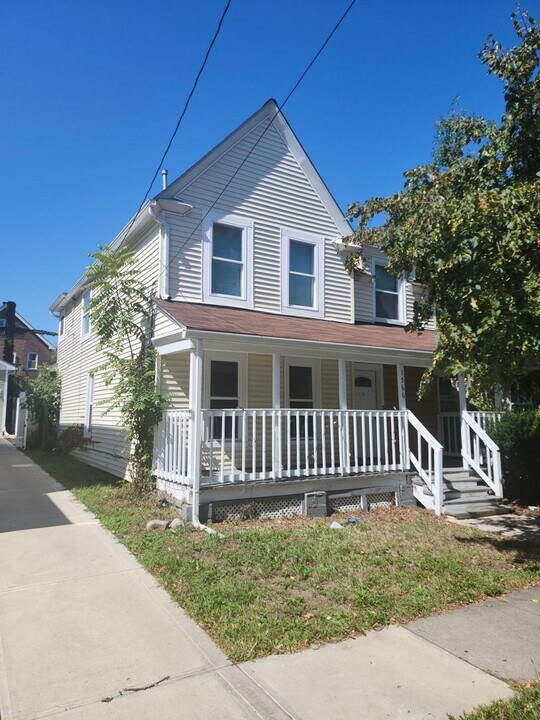 1566 Winchester Ave in Lakewood, OH - Building Photo