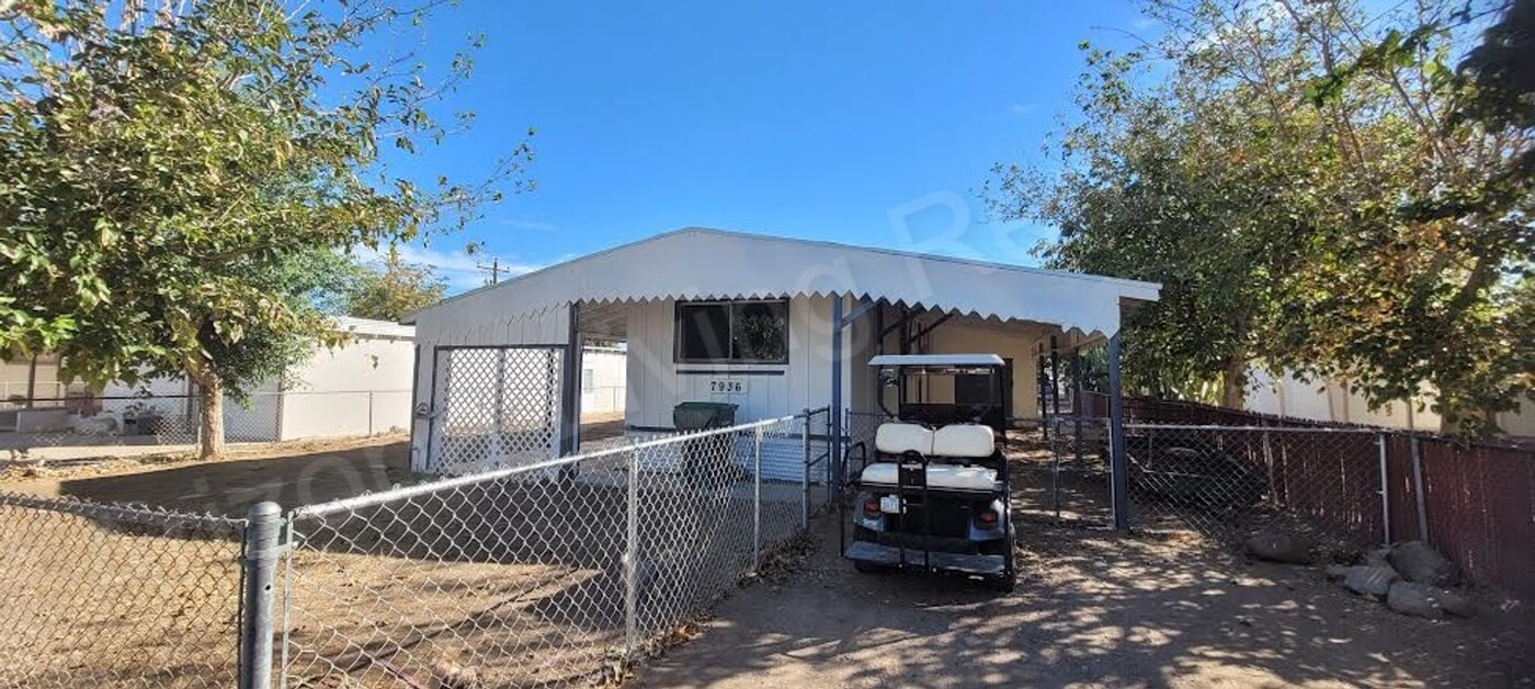 7936 Meadowlark St in Mohave Valley, AZ - Foto de edificio