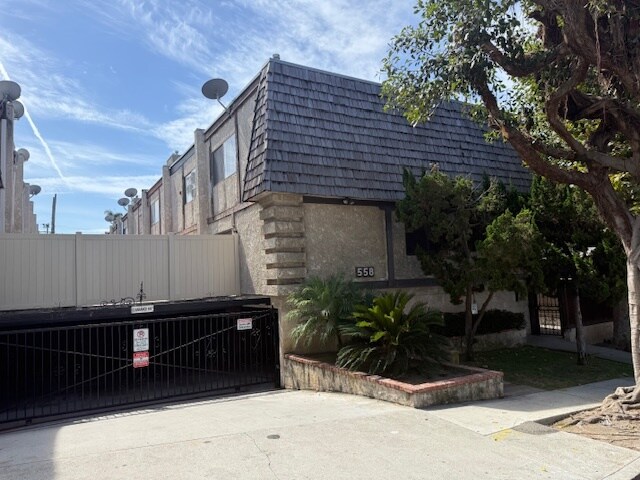 558 Evergreen St in Inglewood, CA - Building Photo