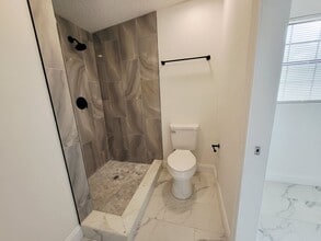 2511 Drake Dr in Orlando, FL - Foto de edificio - Building Photo