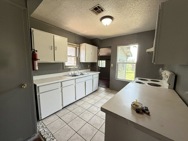 1400 NE 27th St in Oklahoma City, OK - Building Photo - Building Photo