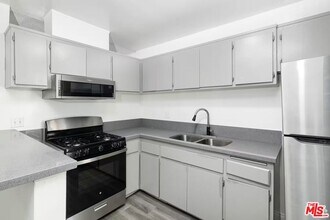 1208 W Adams Blvd in Los Angeles, CA - Building Photo - Building Photo