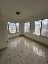 811 NW 101st St in Miami, FL - Building Photo - Building Photo