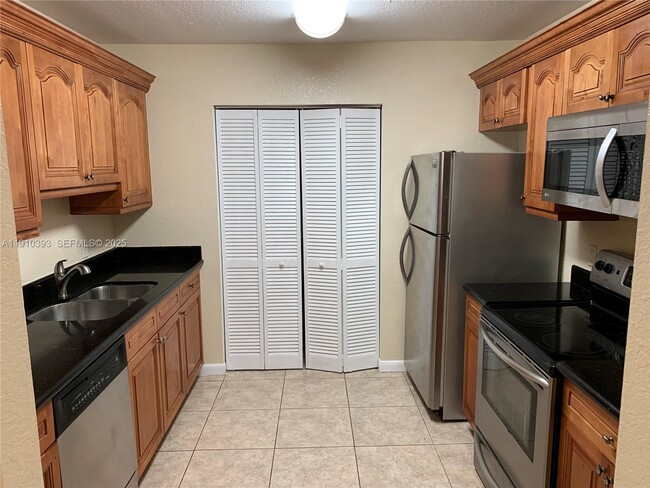 7612 NW 38th Ct in Hollywood, FL - Building Photo - Building Photo