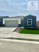 6179 E Giavanna Ave in Fresno, CA - Building Photo - Building Photo