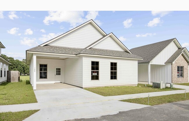 105 Santa Marta Dr in Youngsville, LA - Building Photo - Building Photo