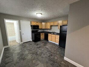 826 4th St NW in Grand Rapids, MI - Building Photo - Building Photo