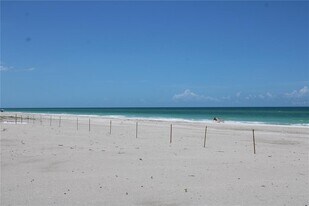 3810 Gulf of Mexico Dr in Longboat Key, FL - Building Photo