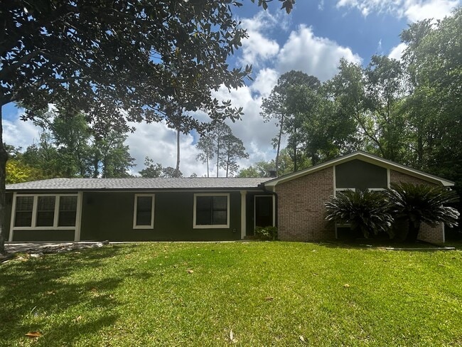 property at 1105 Missionwood Ln