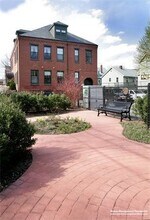 245 Beacon St, Unit 4 in Somerville, MA - Building Photo - Building Photo