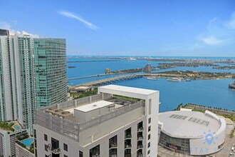 601 NE 1st Ave in Miami, FL - Foto de edificio - Building Photo