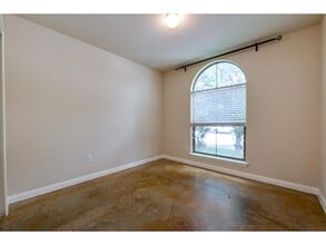 4504 Halliday Ave in Austin, TX - Foto de edificio - Building Photo