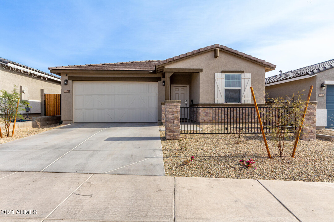 1971 241st Dr in Buckeye, AZ - Building Photo