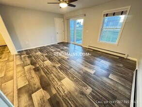 208 Rocky Rdg Dr in Hermon, ME - Foto de edificio - Building Photo