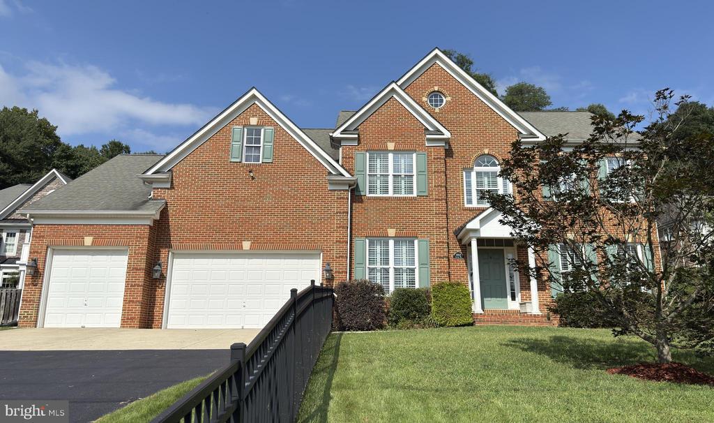 6902 Alpine Dr in Annandale, VA - Building Photo