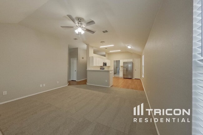 1073 Harriman Dr in Saginaw, TX - Building Photo - Building Photo